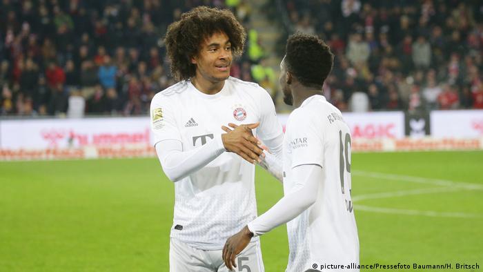Bundesliga Joshua Zirkzee And Alphonso Davies Lead The Charge As Bayern Munich S Young Guns Fire Sports German Football And Major International Sports News Dw 18 12 2019
