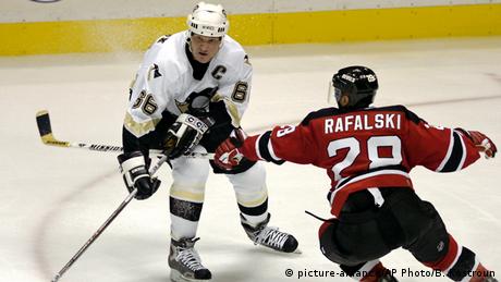 USA Eishockey 2005 | Pittsburgh Penguins vs. New Jersey Devils (picture-alliance/AP Photo/B. Kostroun)