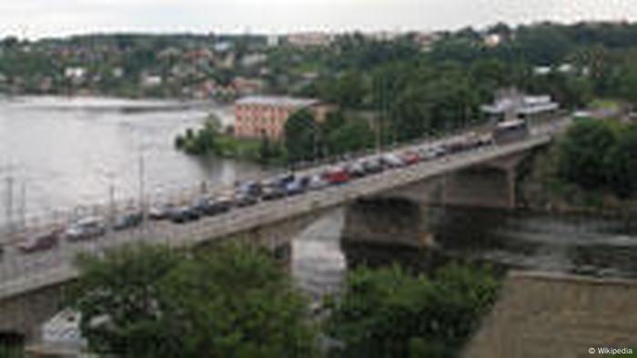 Brücke über den Fluss Narva