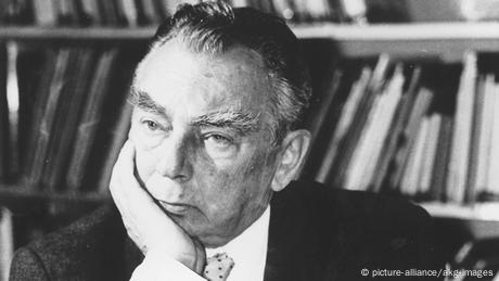 Bildergalerie Biafra-Krieg | Erich Kaestner, Portrait Foto 1970 (picture-alliance/akg-images)