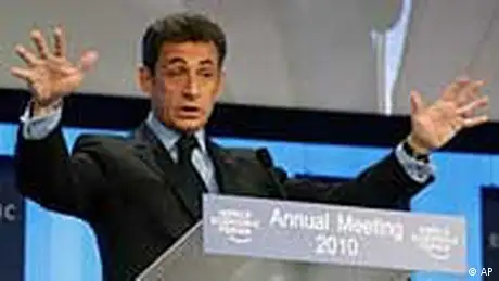 Sarkozy Rede in Davos beim Weltwirtschaftsgipfel (AP)