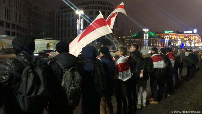 At the end of the action in Minsk, several hundred people lined up in a human chain.