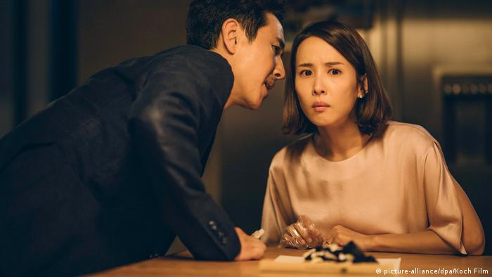A filmstill showing two actors in Bong Joon-ho's 'Parasite'