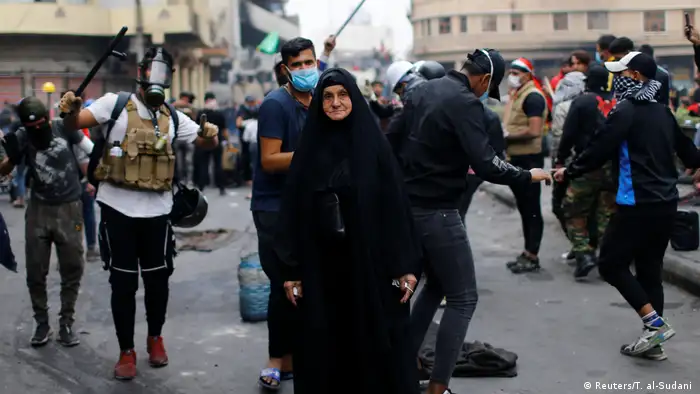 المتظاهرة العراقية أم مهدي (66 عاماً) في بغداد