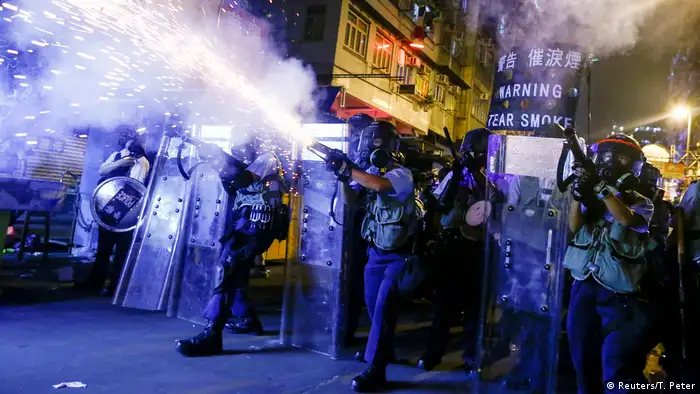 Police fire tear gas at anti-extradition bill protesters during clashes in Sham Shui Po (REUTERS/Thomas Peter/File Photo)