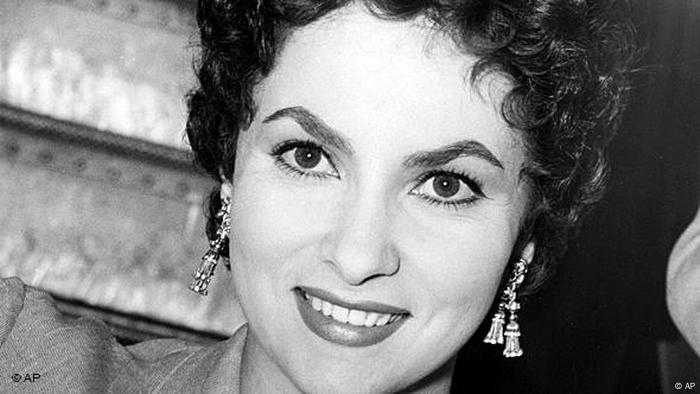 Retrato en blanco y negro de Gina Lollobrigida.