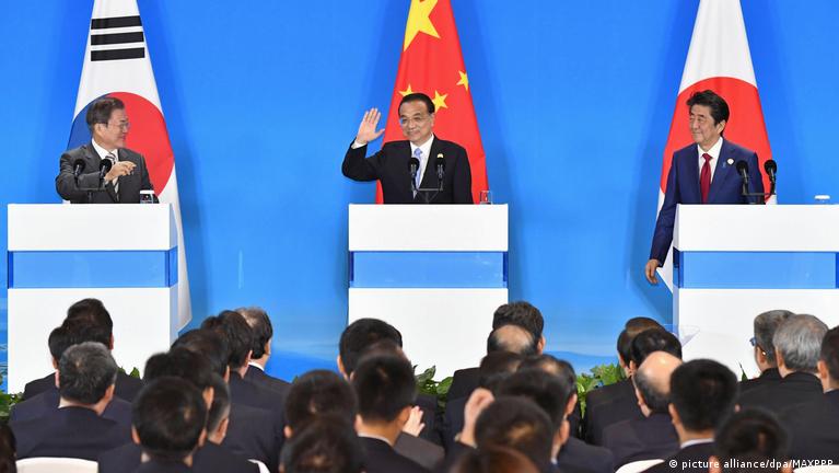 Japan calls on South Korea to solve trade dispute