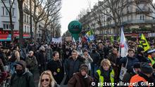 Huelga en Francia suma 24 días y reúne a miles en marcha
