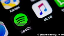 App-Icons, Anzeige auf einem Bildschirm vom Handy, Spotify und Apple Music, Musik Streamingdienste, Musik Streaming, iOS, Makroaufnahme, Detail, formatfüllend | Verwendung weltweit, Keine Weitergabe an Wiederverkäufer.