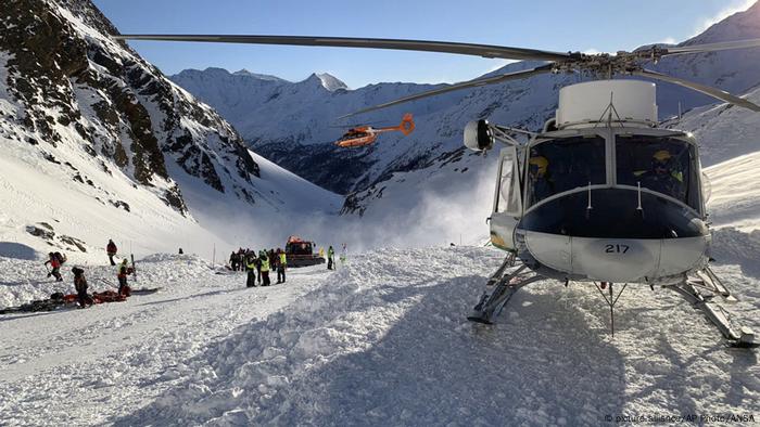 Italy Avalanche In South Tyrol Kills German Woman And Children News Dw 28 12 2019