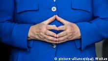 21.08.2019*** Sachsen, Schkeuditz: Angela Merkel (CDU), Bundeskanzlerin, hält die Hände zur Raute vor der ersten Nationalen Luftfahrtkonferenz auf dem Flughafen Leipzig-Halle. Foto: Jan Woitas/dpa-Zentralbild/dpa | Verwendung weltweit