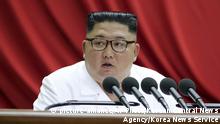 Kim Jong-un hace primera aparición en semanas