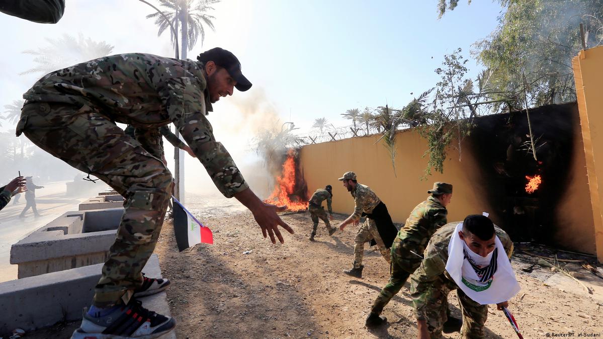 Manifestantes atacan la embajada estadounidense en Bagdad – DW – 31/12/2019, image size:1199x674