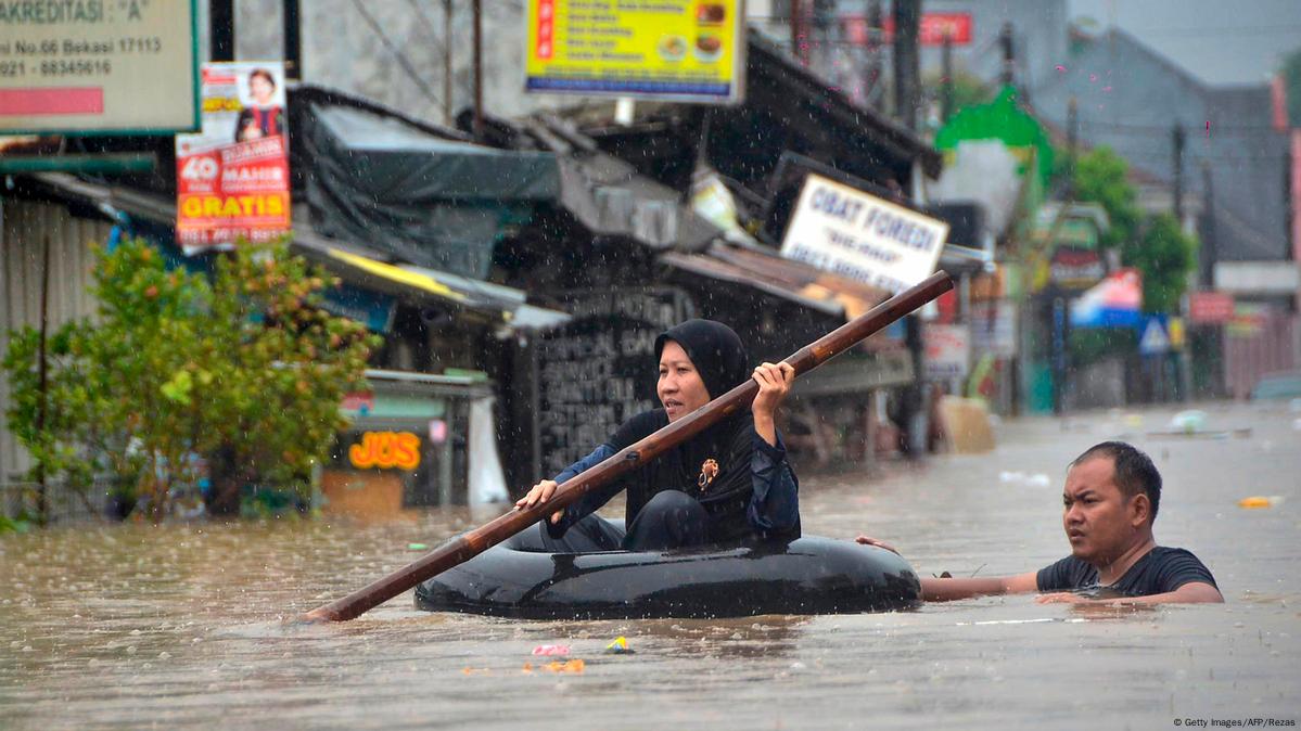 Jakarta Residents Evacuate Amid Deadly Flood – DW – 01/02/2020