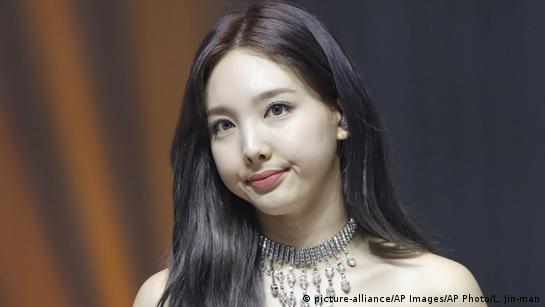 Jinsiy xizmatchilar mista kalusha Qizlar video shaxsiy toplamlari