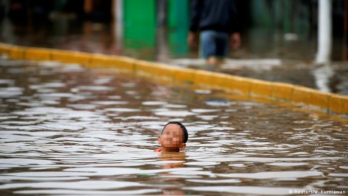 Viele Tote Bei Uberschwemmung In Indonesien Aktuell Asien Dw 02 01 2020