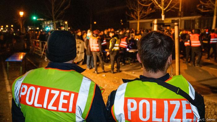Silvestergewalt: Polizisten im Visier | Deutschland | DW | 02.01.2020