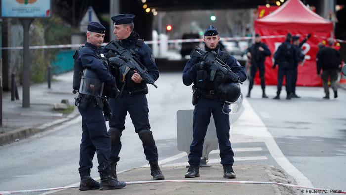 Frankreich Villejuif, bei Paris | Sicherheitskräfte nach Messerangriff