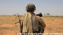 07.11.2019, Frankreich, Tofalaga: ©PHOTOPQR/LE PARISIEN/Philippe de Poulpiquet ; Tofagala (Burkinafaso), le 07 novembre 2019. Un groupe du bataillon de chasseurs à Pieds traque les groupes armés terroristes (GAT) dans leur sanctuaire près de la forêt de Tofagala au Burkina Faso. -
French soldiers of Operation Barkhane. Operation Barkhane is an ongoing anti-insurgent operation in Africa's Sahel region, which commenced 1 August 2014. It consists of a 3,000-strong French force, which will be permanent and headquartered in -N’Djamena, the capital of -Chad. The operation has been designed with five countries, and former French colonies, that span the Sahel: -Burkina-Faso, -Chad, -Mali, -Mauritania and -Niger. These countries are collectively referred to as the G5 Sahel. Foto: Philippe De Poulpiquet/MAXPPP/dpa |