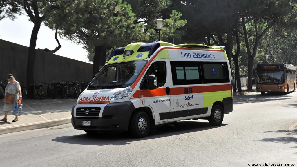 Teens Hijack Ambulance Kidnap Crew In Naples News Dw 06 01