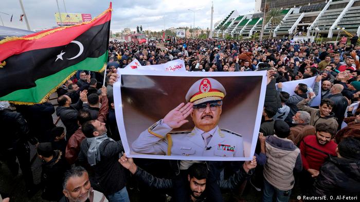 Libyen Tripolis Demonstration gegen die türkische Parlamentsentscheidung Truppen nach Libyen zu senden