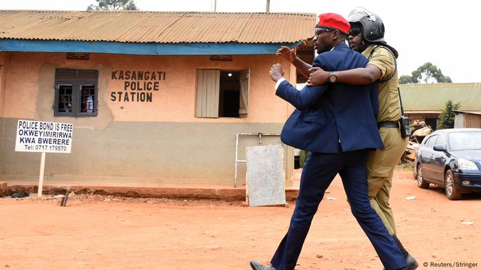 L'arrestation de Bobi Wine a provoqué des émeutes L'arrestation de Bobi Wine a provoqué des émeutes
