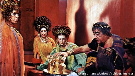 A colorful scene from Federico Fellini's Satyricon (picture-alliance/United Archives/Impress)
