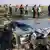 Обломки лайнера месте катастрофы самолета МАУ в Иране