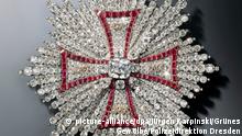 HANDOUT - 25.11.2019, Dresden: Die undatierte, am 25.11.2019 von der Polizeidirektion Dresden herausgegebene, Aufnahme zeigt einen Bruststern des Polnischen Weißadlerordens. In Dresdens Schatzkammer ist am frühen Morgen eingebrochen worden. Der Einbruch betrifft den historischen Teil der wertvollen Sammlung. Der Bruststern des polnischen Weißen Adler-Ordens in den Abmessungen 15,5 x 15,5 Zentimeter wurde zwischen 1746 und 1749 von Goldschmied Jean Jacques Pallard (1701-1776) aus
Brillanten, Rubine, Gold, Silber geschaffen. Foto: Jürgen Karpinski/Grünes Gewölbe/Polizeidirektion Dresden/dpa - ACHTUNG: Nur zur redaktionellen Verwendung und nur mit vollständiger Nennung des vorstehenden Credits +++ dpa-Bildfunk +++ | Verwendung weltweit