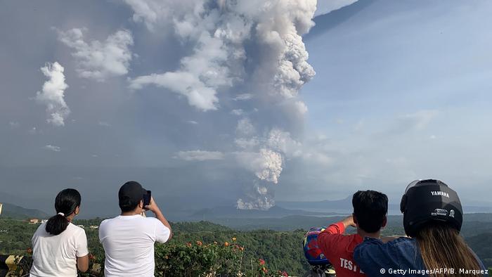 菲律宾火山喷发预警 数千人被疏散 德国之声来自德国介绍德国 Dw 12 01
