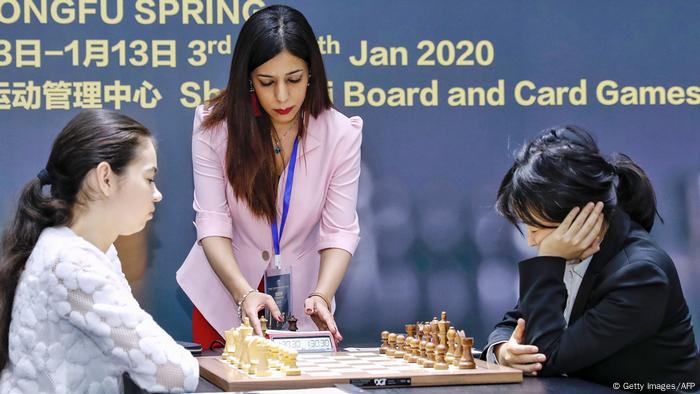 FIDE | Schach-WM | Schiedsricherin Shohreh Bayat