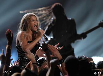 Beyoncé singt bei der Grammy-Verleihung (Foto: AP)