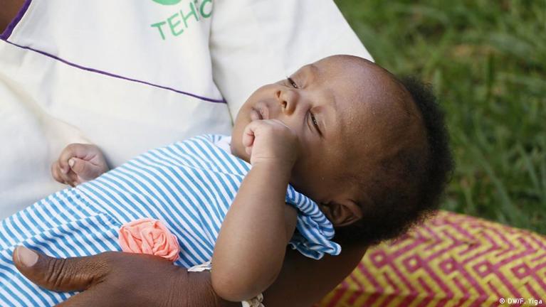 The "warm hug project" saving newborns in Uganda