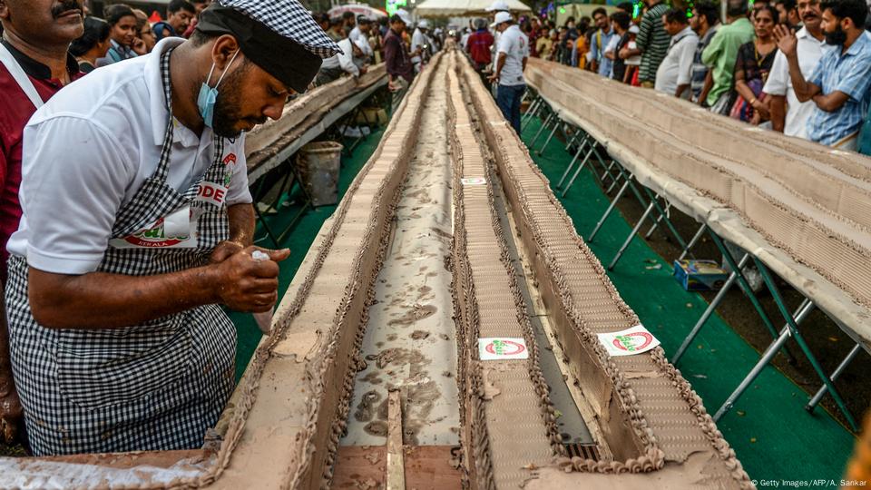 TLC India Official - #DidYouKnow that the world's largest cake was made by  the Mohegan Sun Hotel and Casino in Connecticut and weighed 6818kgs! To  continue watching your favourite channels, log onto