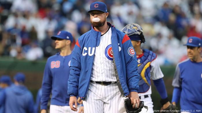 USA Chicago | Chicago Cubs Pitcher Jon Lester vor Spiel gegen die Chicago White Sox (picture-alliance/Chicago Tribune/J. J. Kim)