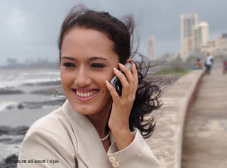 印度孟买的一位女商人－印度是世界第二大是手机市场