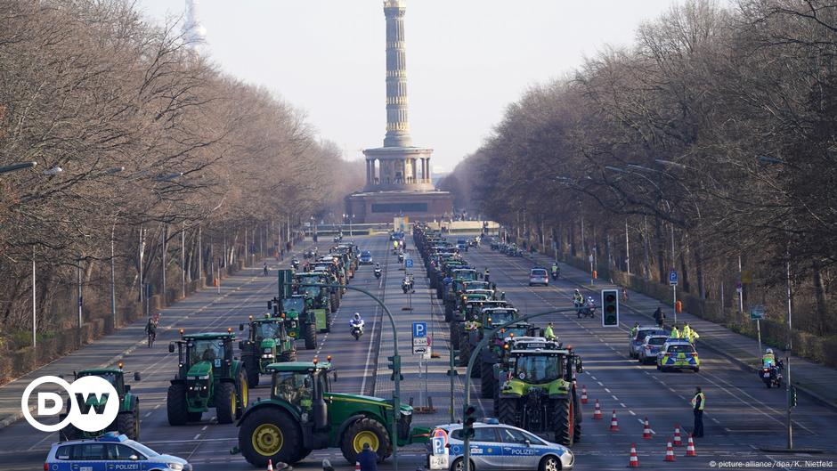 Thousands Of Farmers Protest In Berlin – DW – 01/17/2020