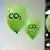 Foto de globos impresos con letras CO2