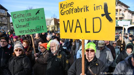 Villagers Protest Tesla Factory Near Berlin – DW – 01/18/2020