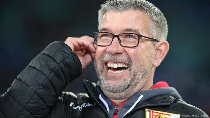 Urs Fischer procura escuchar lo que sus jugadores tienen que decir
