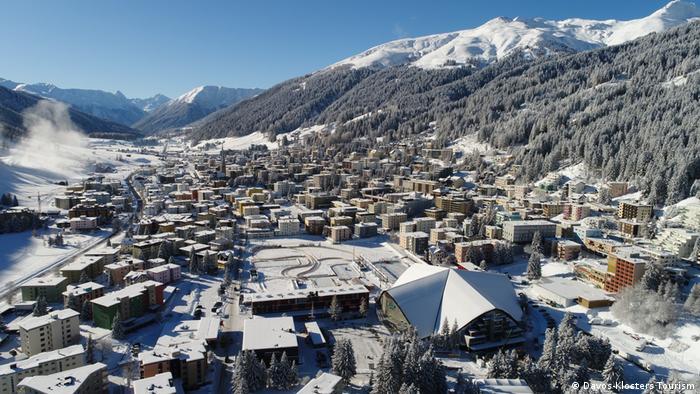 Davos Stadt Winter Stadtansicht Schweiz