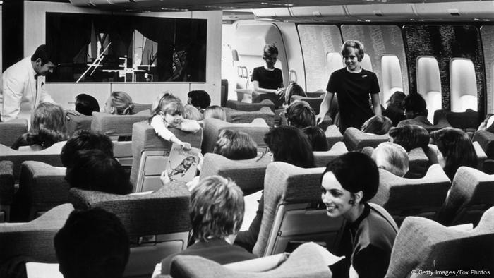 So viel Platz war damals neu: Blick in eine 747 im Januar 1970