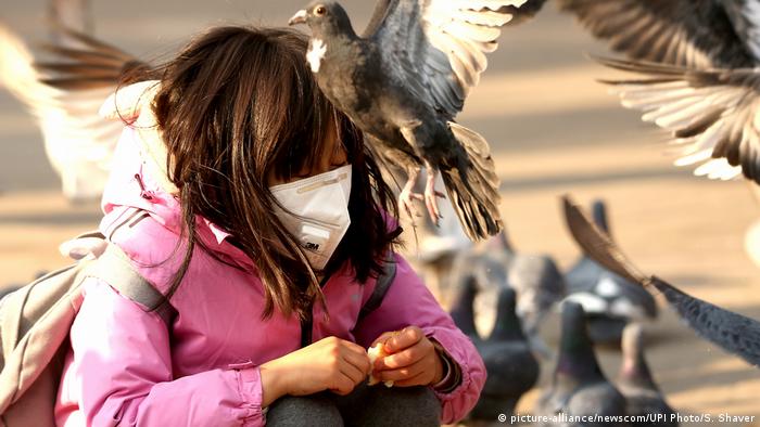 Peking, Schutz gegen das Coronavirus durch Masken (picture-alliance/newscom/UPI Photo/S. Shaver)