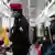 У столиці Китаю Пекіні через загрозу поширення коронавірусу люди носять медичні маски