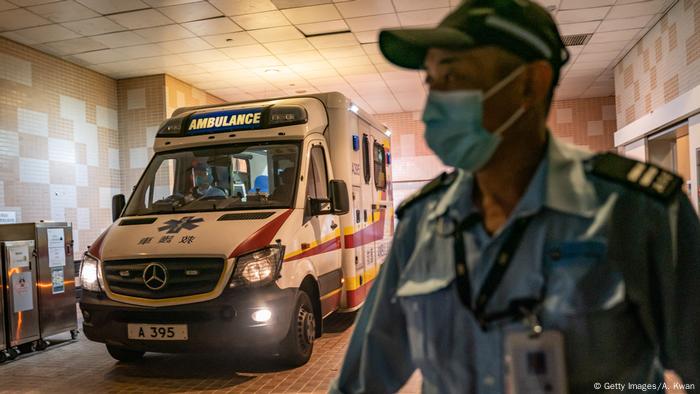 En Hong Kong se conocieron dos casos de infección el miércoles pasado (22.01.2020). Ahí un paciente fue hospitalizado en el Departamento de Infecciones del Hospital Princesa Margarita. En la región autónoma de Macao ha habido un caso hasta ahora. 