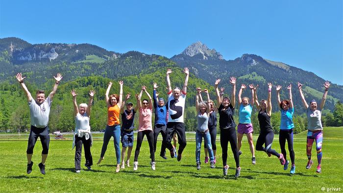 مجموعة من مرضى السرطان وهم يمارسون الرياضة في النمسا