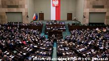 23.01.2020, Polen, Warschau: Abgeordnete nehmen an einer Sitzung des polnischen Parlaments teil. Das polnische Parlament hat ein umstrittenes Gesetz zur Disziplinierung von Richtern verabschiedet. Foto: Grzegorz Banaszak/ZUMA Wire/dpa +++ dpa-Bildfunk +++