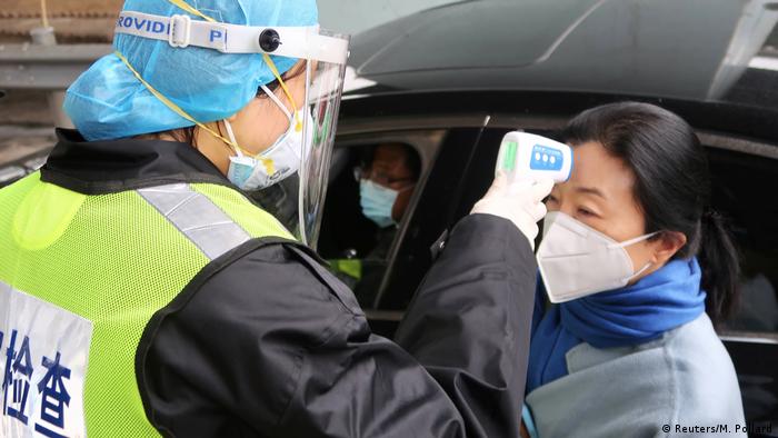 Масово хората в Китай носят медицински маски