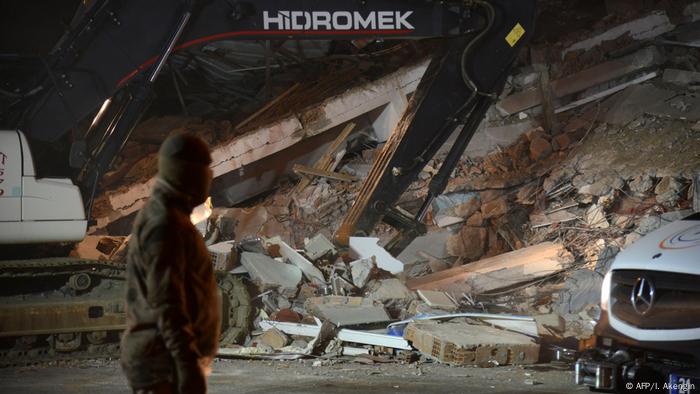 Tote Bei Schwerem Erdbeben In Der Ostturkei Aktuell Europa Dw 25 01 2020