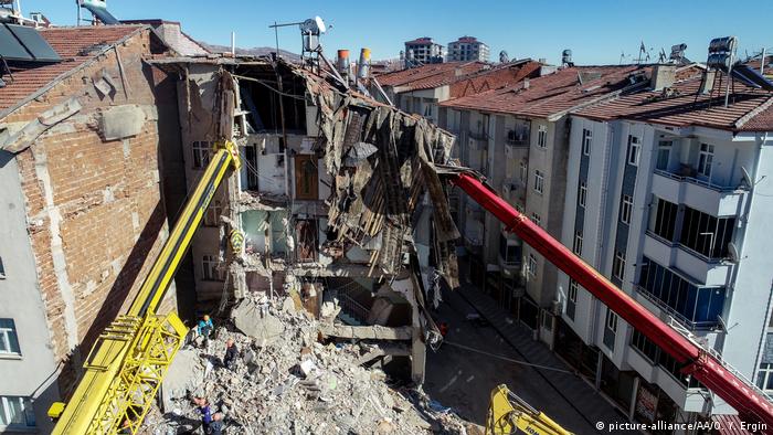 deprem vergilerine ne oldu turkiye dw 27 01 2020